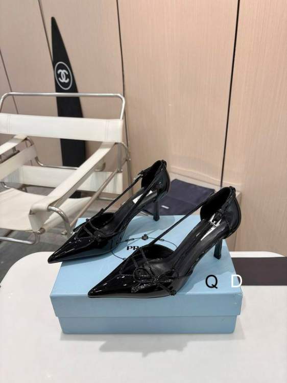 Picture of Prada Shoes _SKUPradasz35-40GDT030719202